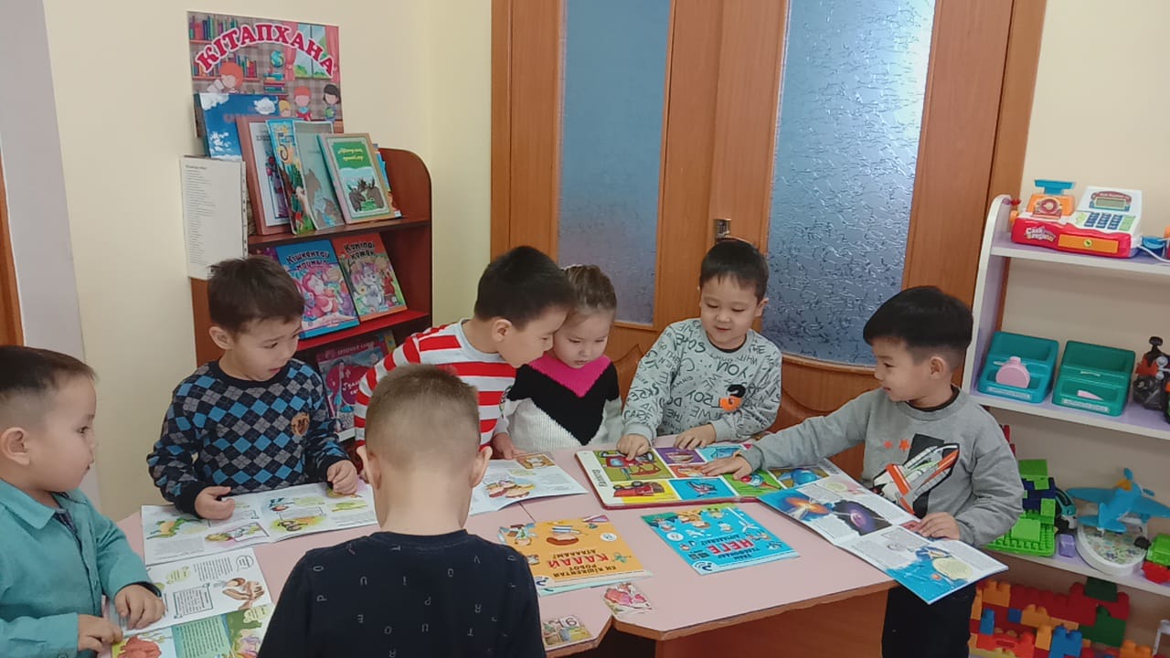 "Мен оқуға құштармын" Мақсаты:Балалардың кітапқа қызығушылығын арттыру,кітапқа деген құрметі мен кітап оқуға,ертегі тыңдауға деген ынтасын ояту."Тамшылар" ересек тобы.Тәрбиеші:Нугманова Гулим