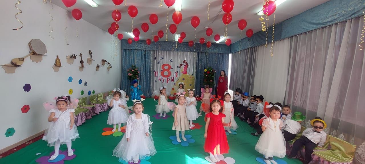 "Қарлығаш" орта тобының "Аялайық ананы" тақырыбындағы ертеңгілік.