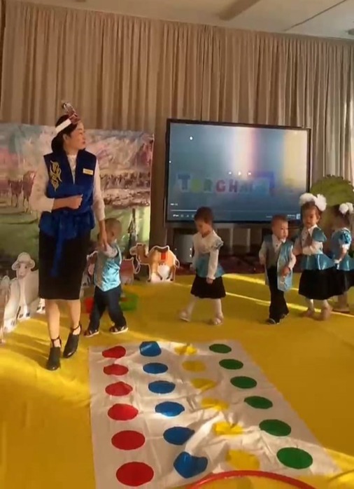 “Түстер әлемі”